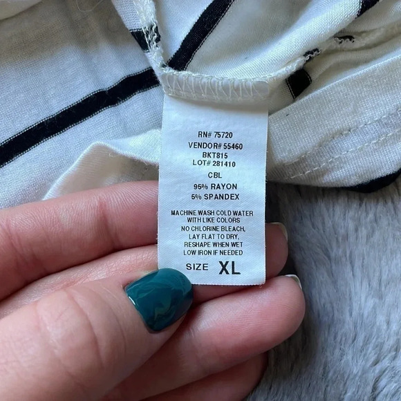 BKE BUCKLE BLACK AND WHITE STRIPED RACERBACK TANK TOP XL FITTED‎ - Picture 3 of 6